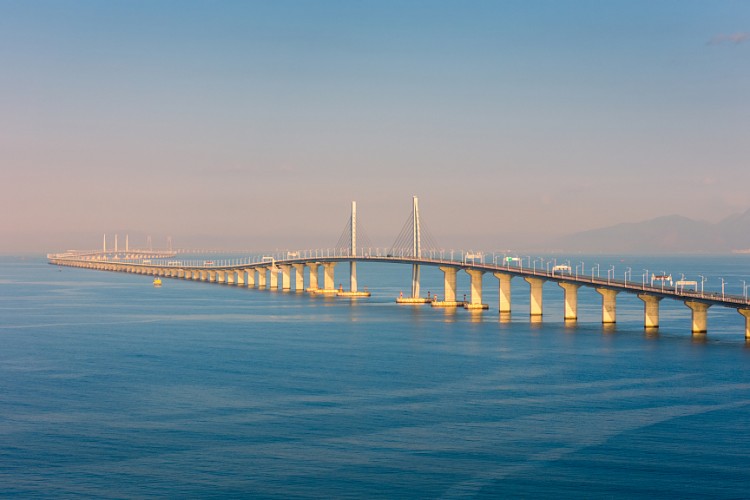 Dünyanın en uzun köprüsü, günlük 130 bin yolcuyla yeni bir rekor kırdı