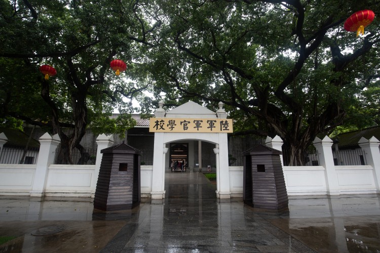 Xi, Huangpu Harp Okulu'nun 100. yıl dönümünü kutladı