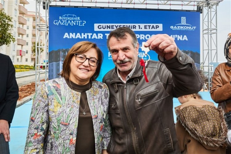 Gaziantep'te yapımı tamamlanan 500 konutun anahtar teslimi yapıldı