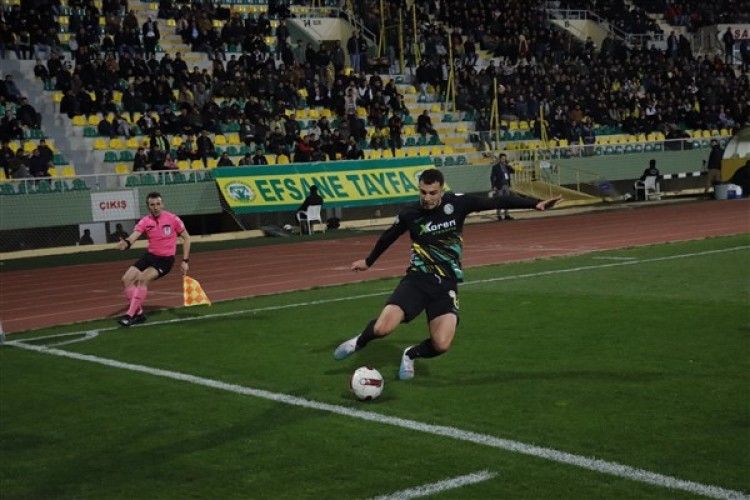 Şanlıurfaspor ile Tuzlaspor 0-0 berabere kaldı
