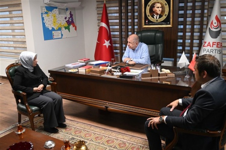 Özdağ, eski Ülkü Ocakları Genel Başkanı Ateş'in eşi ile görüştü