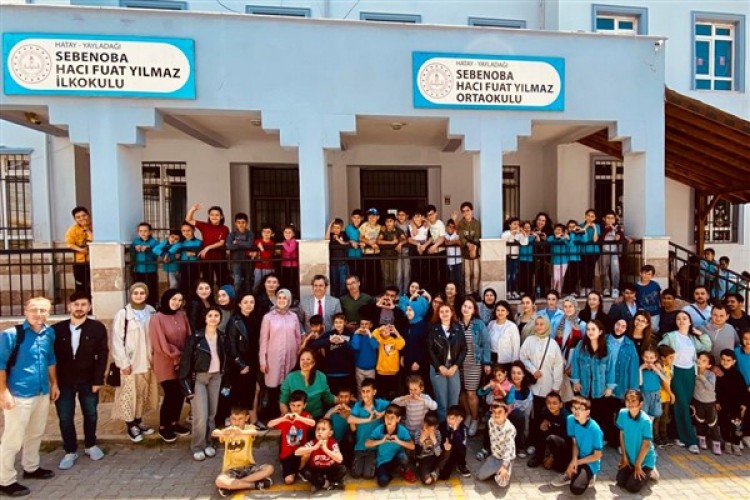 Hatay'daki iki köy okuluna kütüphane kuruldu