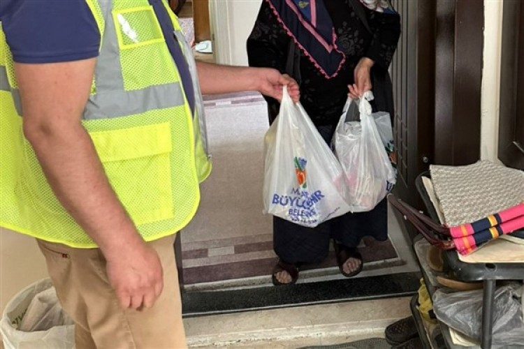 "Vahap Küçük Hayır Çarşısı" hizmete devam ediyor