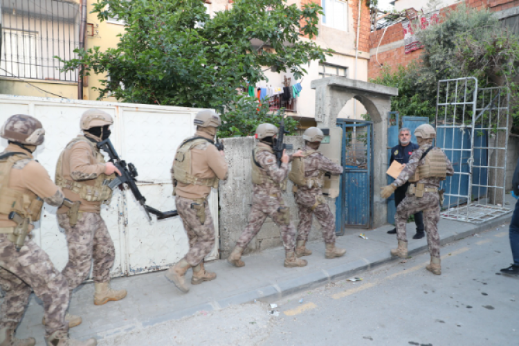 Mersin'de dolandırıcılık operasyonunda 19 şüpheli yakalandı