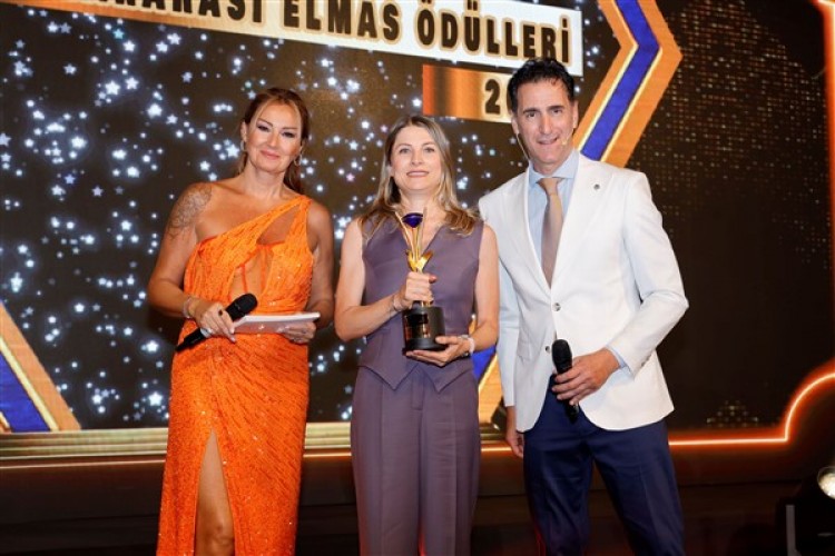 Bernhard H. Mayer - OMNI koleksiyonu Yılın En Sürdürülebilir Saat ödülünü aldı