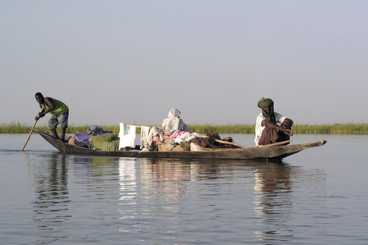 Moritanya açıklarında teknenin alabora olması sonucu en az 150 kişi kayıp