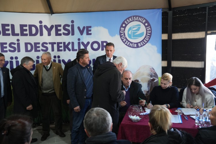 Eskişehir Büyükşehir'den küçük çiftçilere küçükbaş hayvan desteği
