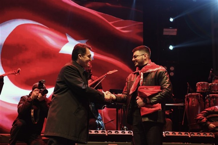 Osmangazi Meydanı'nda Semicenk rüzgarı esti