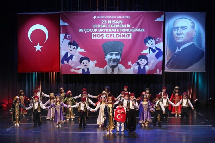 Küçükçekmece'de çocuklar, ulusal egemenliğin 104. yılını coşkuyla kutladı