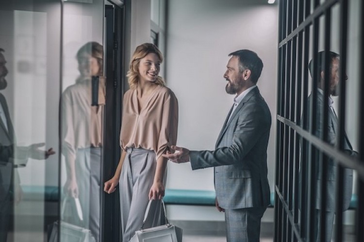 Online İngilizce kursu Preply'den görgü kuralları araştırması