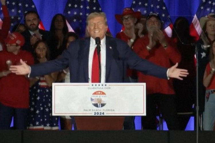 Trump doğum gününü 5 bin ücretli konuk ile kutladı