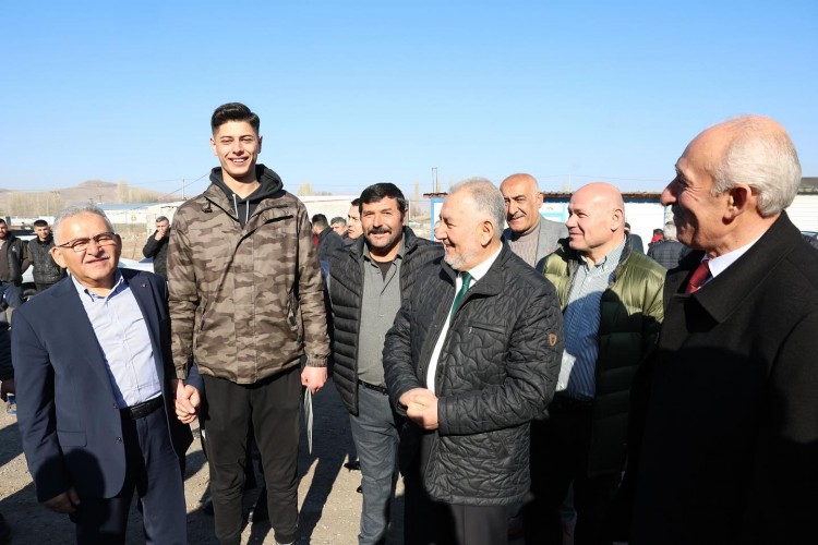 Başkan Büyükkılıç, esnafla bir araya geldi