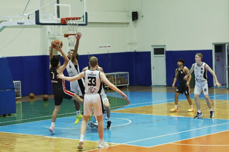 Kardeş Kentler Basketbol Turnuvası kupa töreni ile tamamlandı