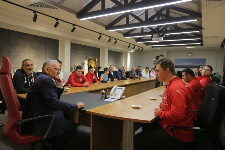 Başkan Büyükkılıç, Down Futsal Takımı sporcularını ağırladı