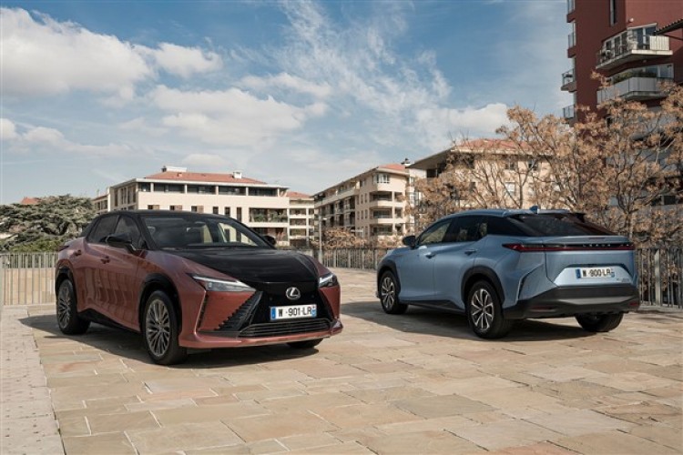 Lexus tam elektrikli RZ 450e'yi Türkiye'de satışa sundu