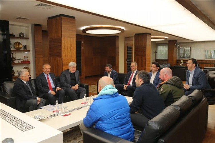 Başkan Büyükkılıç, Türkiye Tenis Federasyonu Başkanı ile bir araya geldi