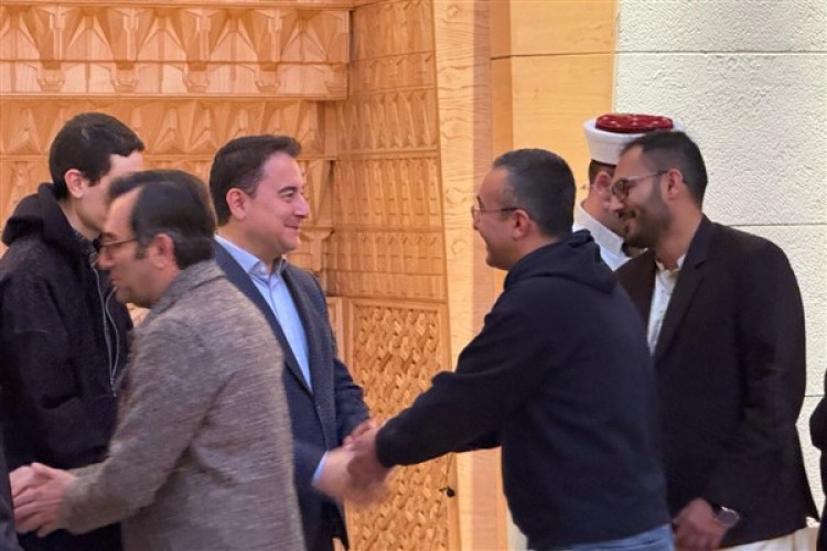 Babacan: Bayramın tüm dünyada barış ve huzur için vesile olmasını temenni ediyorum