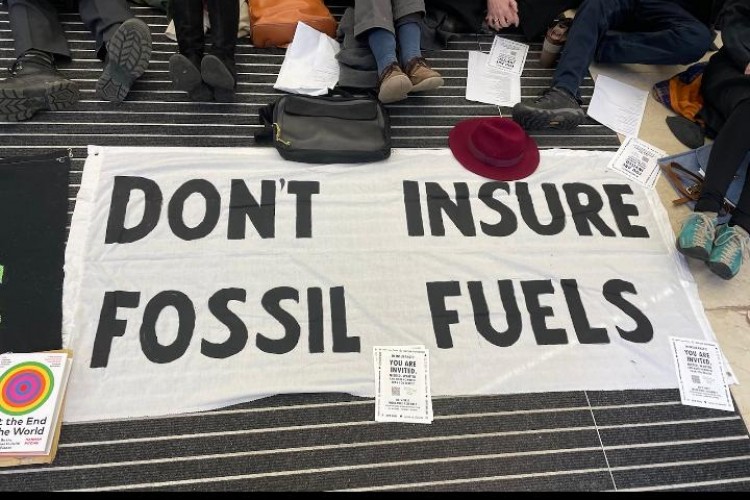 Çevre aktivistleri Londralı sigortacıları hedef aldı