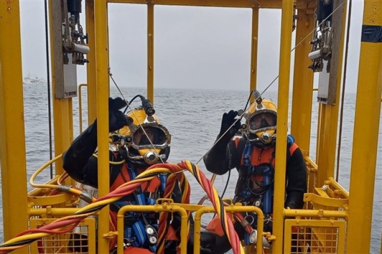 Deniz Kuvvetleri tarafından batan kargo gemisinde arama kurtarma çalışmaları sürdürülüyor