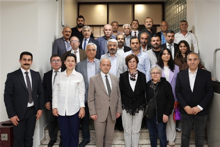 Vakıf yönetiminden Başkan Ünlüce'ye tebrik ziyareti