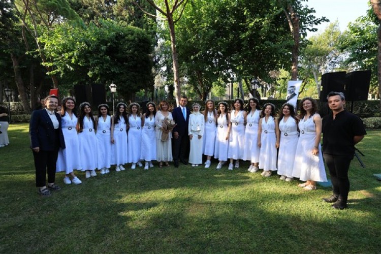 'Büyüt Hayallerini' üçüncü dönem mezunlarını verdi