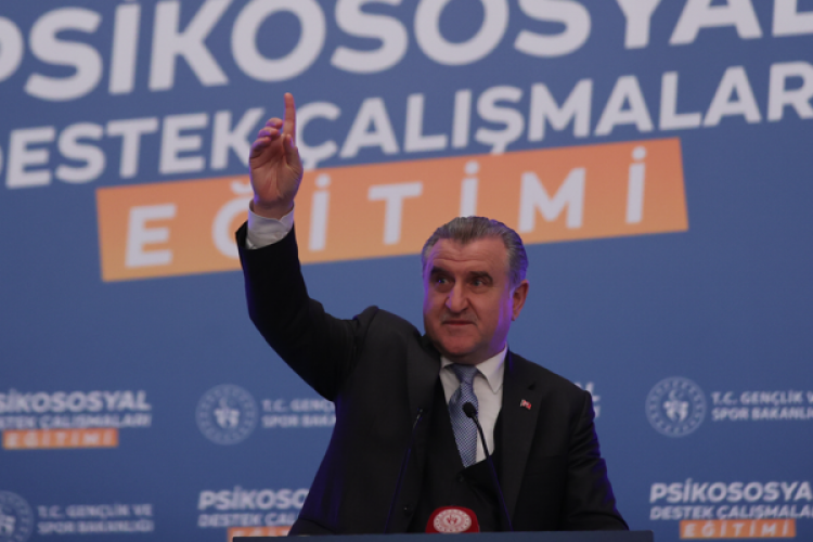 Bakan Bak'tan Fenerbahçe Opet'e tebrik mesajı