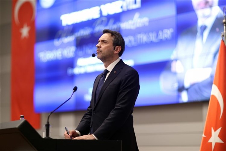 Bakan Bayraktar, Kınık'ta ziyaretlerini sürdürüyor