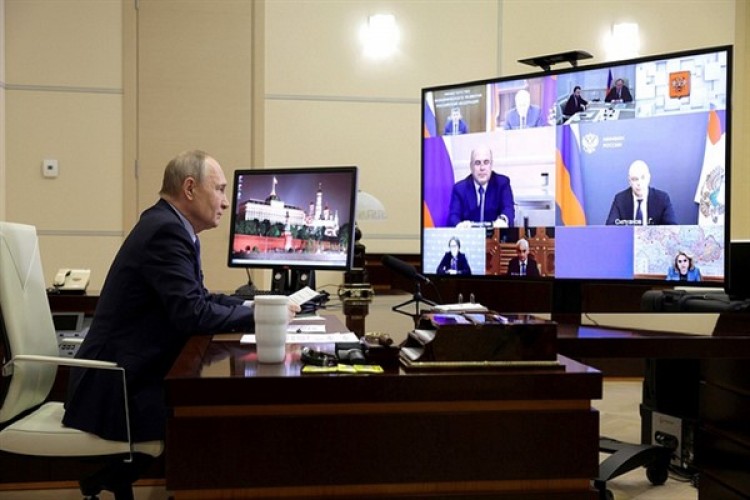 Putin, ekonomik konular üzerine toplantı gerçekleştirdi