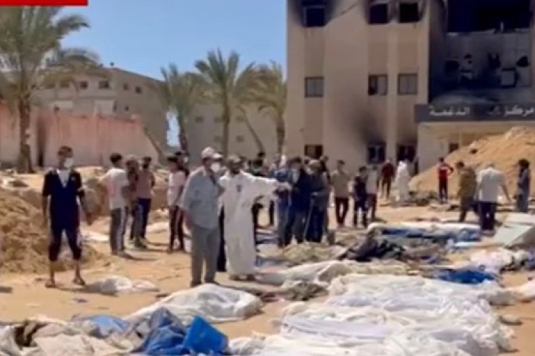 Gazze Nasser Hastanesi'ndeki toplu mezarda 400'e yakın ceset bulundu