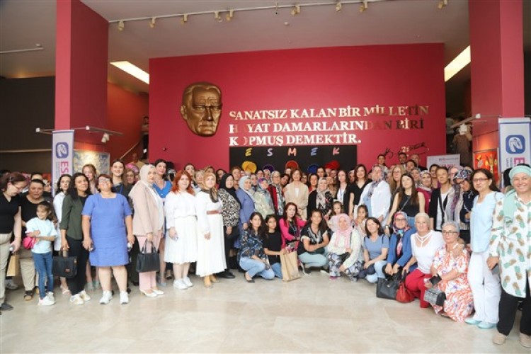 Başkan Ünlüce'den Renklerin Büyüsü Sergisinde Sazova müjdesi