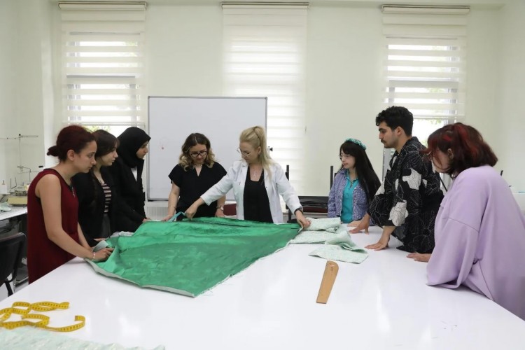 Kayseri'de Japonya yöresel kıyafetlerinin tasarım ve dikimi için kurs açıldı