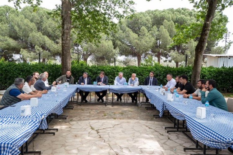 Başkan Tugay, çiçek üreticisi firmaların temsilcileriyle bir araya geldi