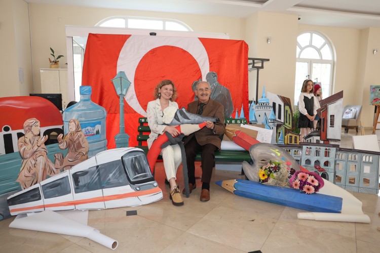 "Minik yüreklerde büyük hayaller ile Eskişehir" temalı resim sergisi açıldı