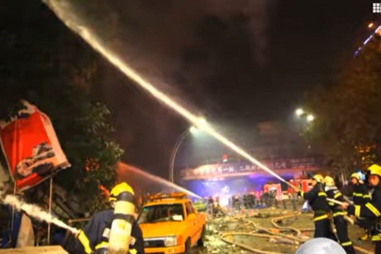 Çin'de alışveriş merkezinde çıkan yangında 16 kişi öldü