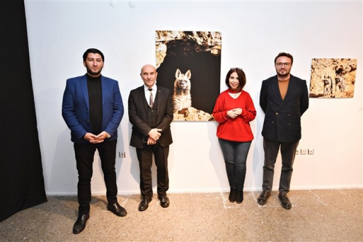 Depremzede fotoğraf sanatçısı İzmir'de sergi açtı