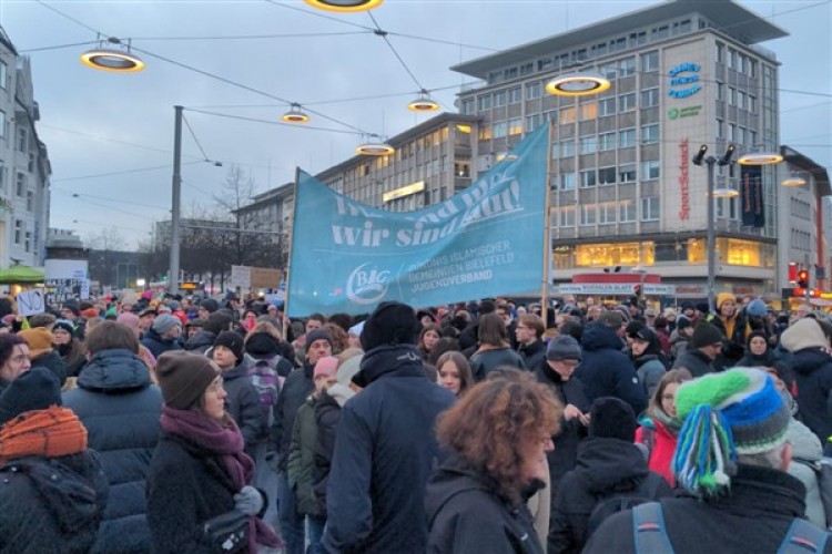 Almanya'da aşırı sağcılığa karşı protesto