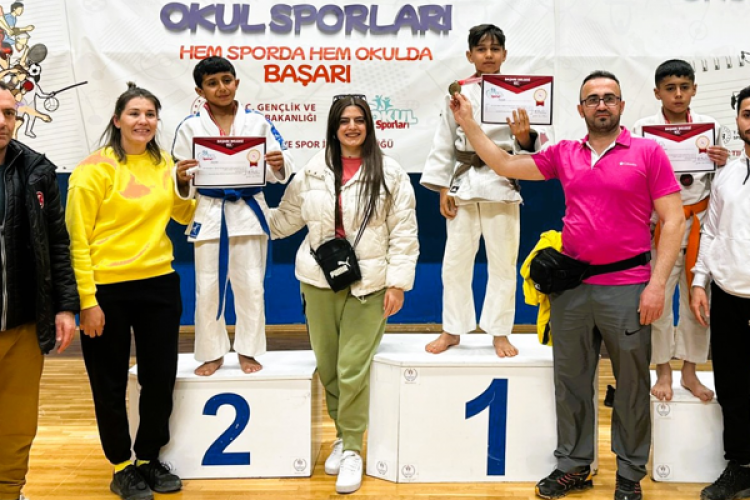 DBB sporcuları turnuvada derece elde etti