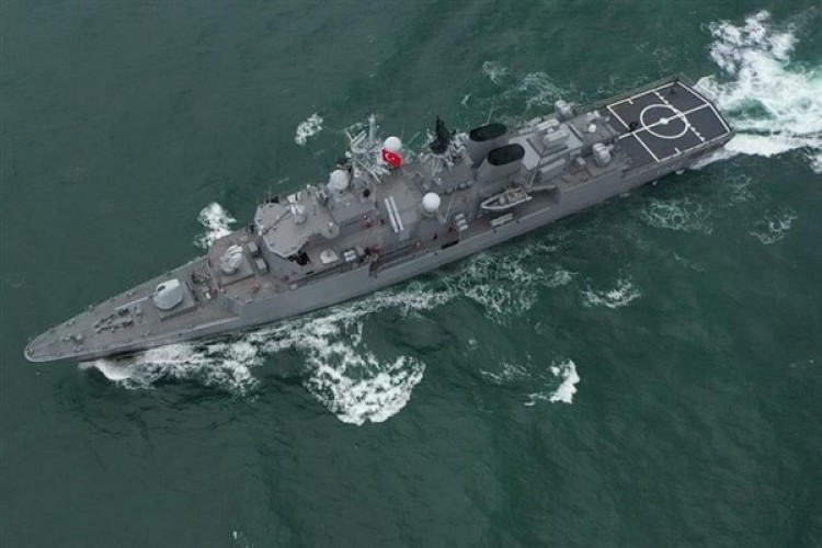 TCG Kınalıada, Mogadişu Limanı'nı ziyaret etti