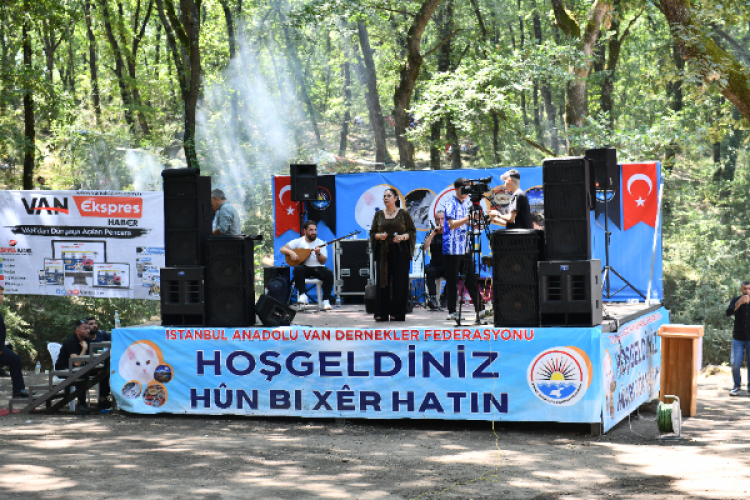 İstanbul'daki Vanlılar yayla şenliğinde buluştu