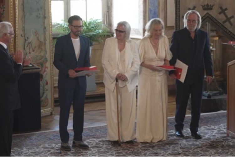 ABBA üyeleri İsveç Kraliyet Şövalyelik Nişanı ile ödüllendirildiler