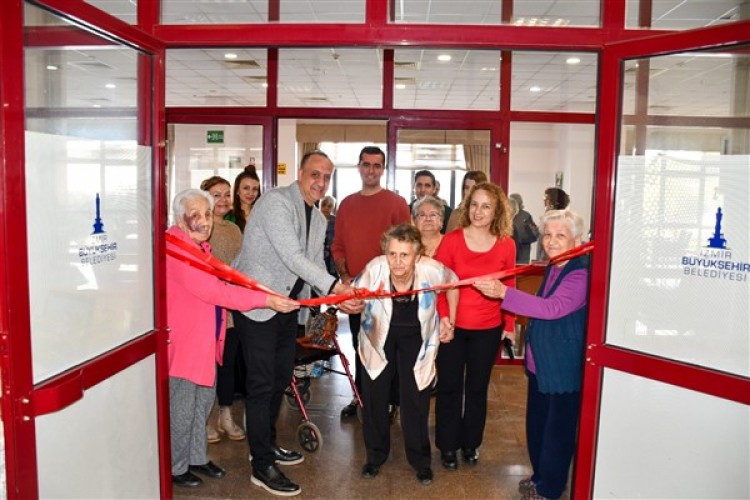 Huzurevi sakinleri geri dönüşüm sergisi açtı