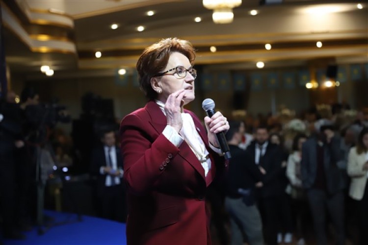 Akşener: "Ben atanamayan öğretmenlerin de oyuna talibim"