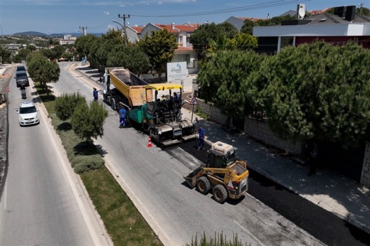 İzmir'de 3 ilçede 14 km yol asfaltlanıyor