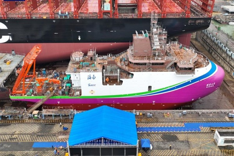 Çin'in ilk çok işlevli, açık deniz araştırma gemisi doka çekildi