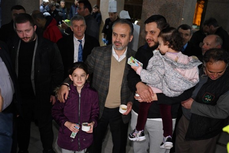 Başkan Aktaş, Miraç Kandili'ni Bursalılarla birlikte geçirdi