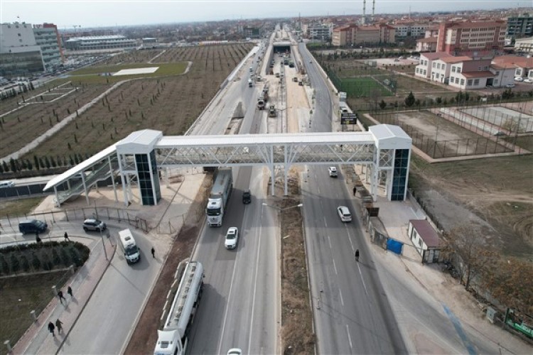 Başkan Altay:"Konya'ya yeni yaya üst geçitleri kazandırıyoruz"