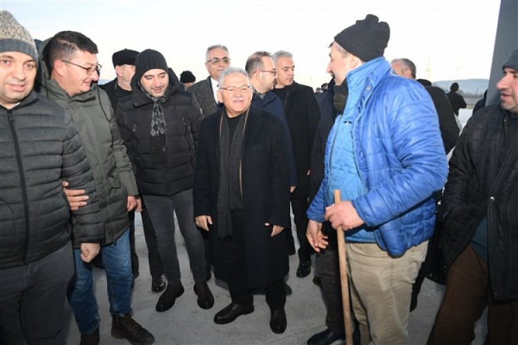 Başkan Büyükkılıç, Canlı Hayvan Borsası ve Pazar Yeri'ni ziyaret etti