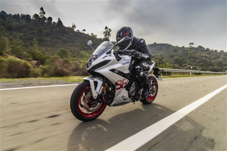 Suzuki, Motobike İstanbul'da 1000 GX ve 8R modellerini tanıtacak