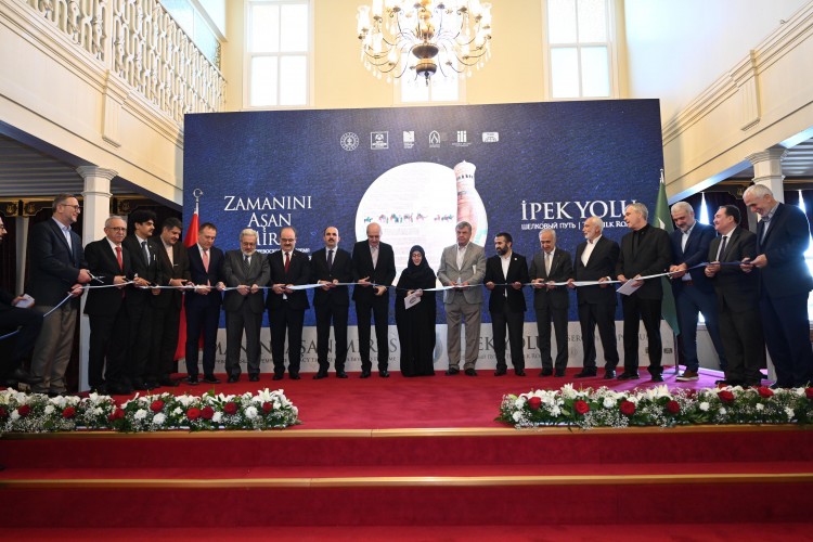 Konya'da "Zamanını Aşan Miras; İpek Yolu Sergi ve Sempozyumu" açıldı