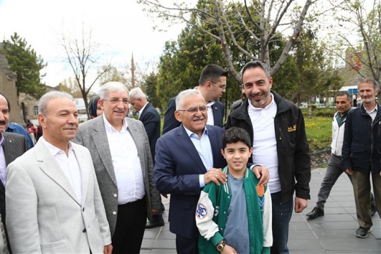 Büyükkılıç: "Yeni projelerimizle gençlerimize fırsat vereğiz"